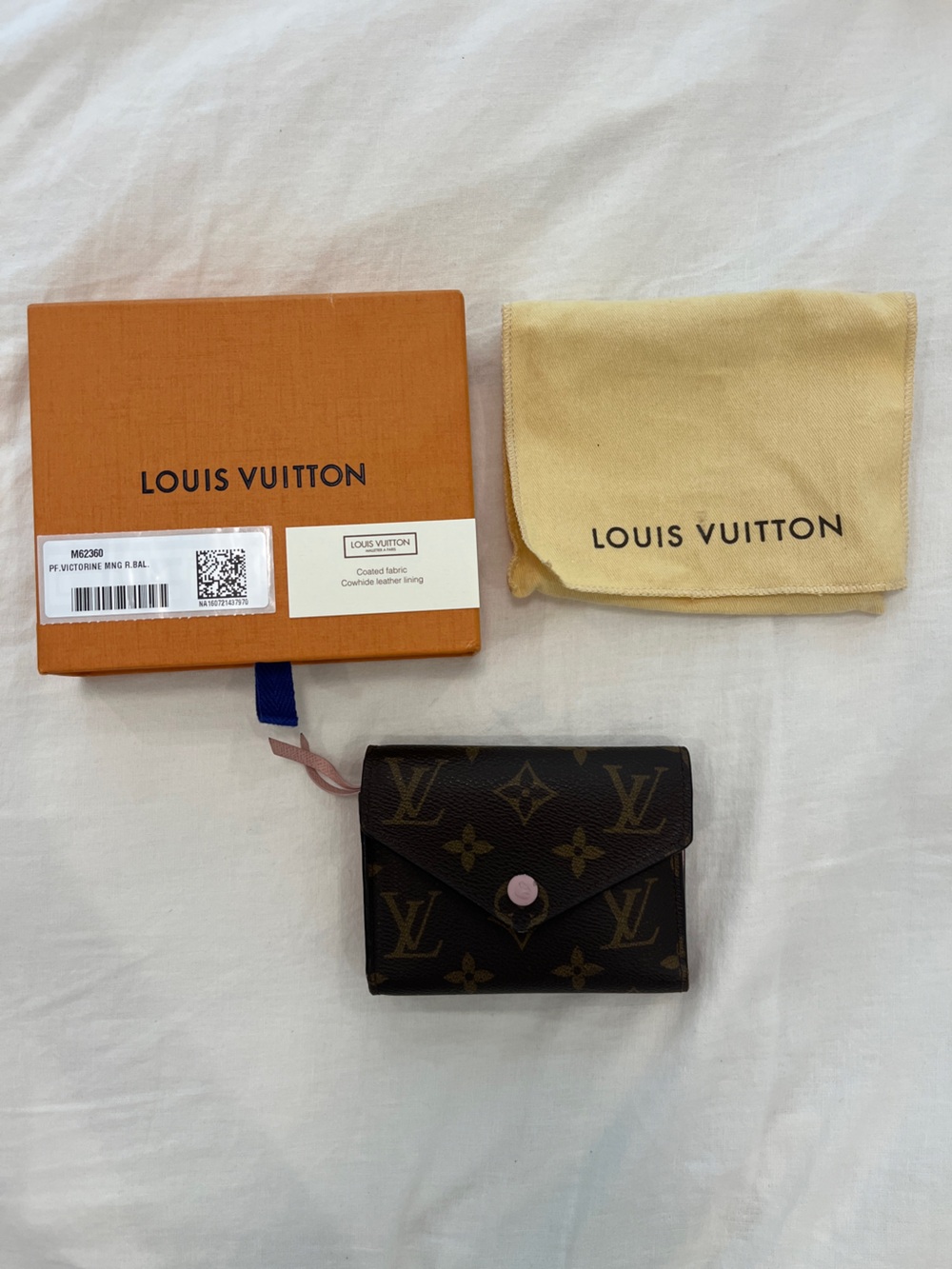 Authentic Louis Vuitton Brown Monogram Victorine Compact Wallet with Pink Trim - Picture 5 of 14